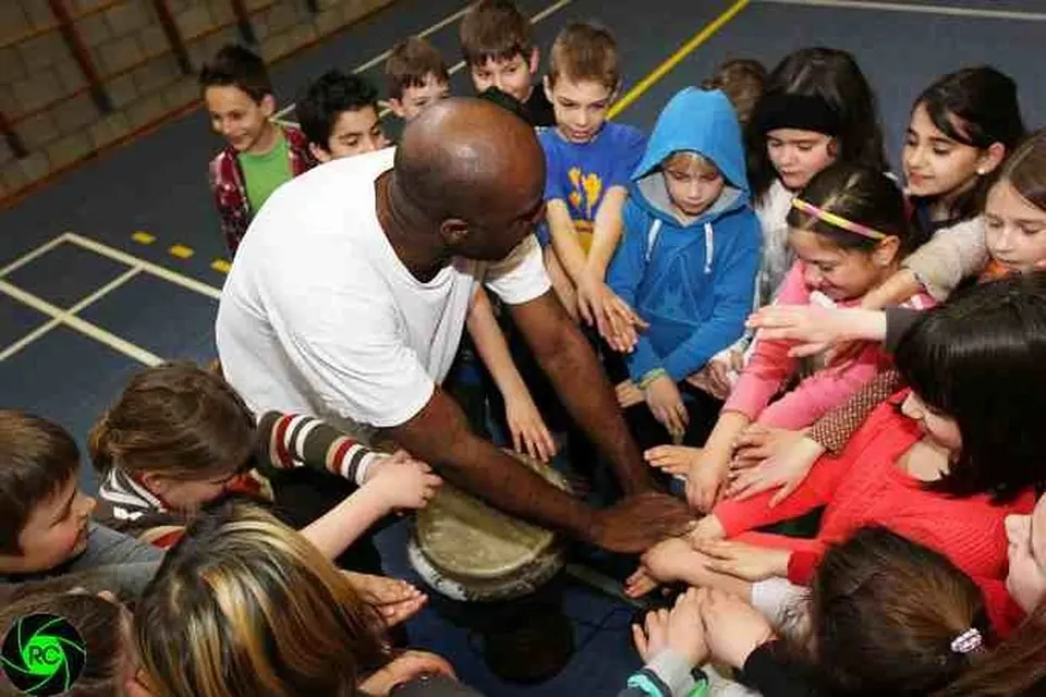 Atelier participatif de percussion avec des élèves